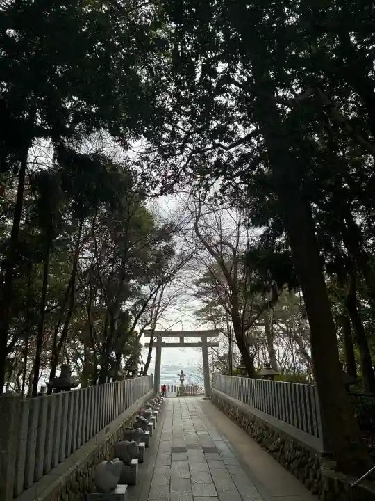 保久良神社の{uncategorized: "未分類", other: "その他", undefined: "問題あり", building: "その他建物", grave: "お墓", sacred_gate: "鳥居", guardian: "狛犬", statue: "像", buddha: "仏像", history: "歴史", nature: "自然", garden: "庭園", animal: "動物", pagoda: "塔", temizu: "手水舎", mountain_gate: "山門・神門", sanctuary: "本殿・本堂", subordinate: "末社・摂社", art: "芸術", scenery: "景色", jizo: "地蔵", ema: "絵馬", goshuin: "御朱印", omikuji: "おみくじ", items: "授与品その他", amulet: "お守り", goshuincho: "御朱印帳", eats: "食事", festival: "お祭り", votive_dance: "神楽", shichigosan: "七五三参", wedding: "結婚式", experience: "体験その他", initially: "初詣", around: "周辺", anti_infection: "感染症対策"}