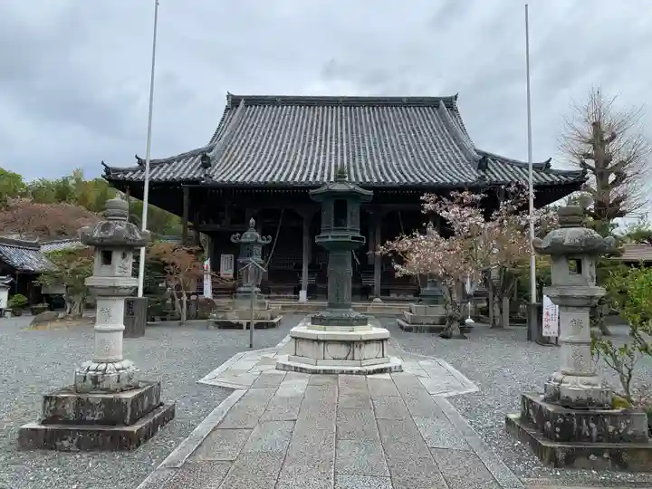 穴太寺の本殿・本堂