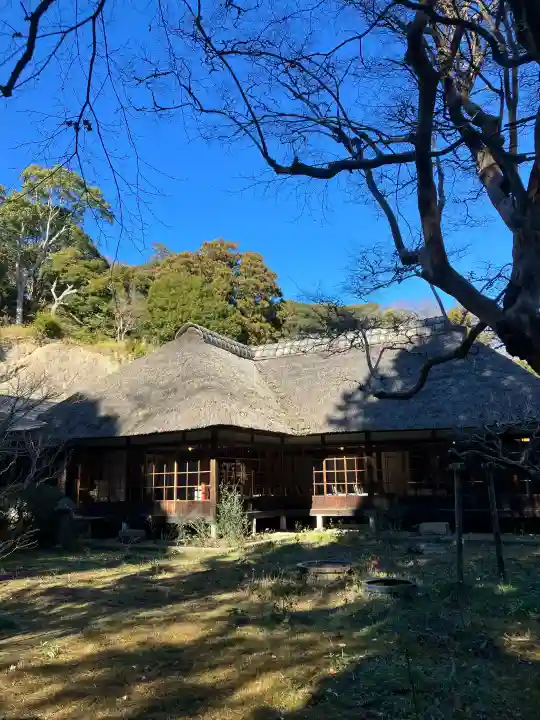 浄智寺の{uncategorized: "未分類", other: "その他", undefined: "問題あり", building: "その他建物", grave: "お墓", sacred_gate: "鳥居", guardian: "狛犬", statue: "像", buddha: "仏像", history: "歴史", nature: "自然", garden: "庭園", animal: "動物", pagoda: "塔", temizu: "手水舎", mountain_gate: "山門・神門", sanctuary: "本殿・本堂", subordinate: "末社・摂社", art: "芸術", scenery: "景色", jizo: "地蔵", ema: "絵馬", goshuin: "御朱印", omikuji: "おみくじ", items: "授与品その他", amulet: "お守り", goshuincho: "御朱印帳", eats: "食事", festival: "お祭り", votive_dance: "神楽", shichigosan: "七五三参", wedding: "結婚式", experience: "体験その他", initially: "初詣", around: "周辺", anti_infection: "感染症対策"}