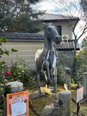 粟田神社の{uncategorized: "未分類", other: "その他", undefined: "問題あり", building: "その他建物", grave: "お墓", sacred_gate: "鳥居", guardian: "狛犬", statue: "像", buddha: "仏像", history: "歴史", nature: "自然", garden: "庭園", animal: "動物", pagoda: "塔", temizu: "手水舎", mountain_gate: "山門・神門", sanctuary: "本殿・本堂", subordinate: "末社・摂社", art: "芸術", scenery: "景色", jizo: "地蔵", ema: "絵馬", goshuin: "御朱印", omikuji: "おみくじ", items: "授与品その他", amulet: "お守り", goshuincho: "御朱印帳", eats: "食事", festival: "お祭り", votive_dance: "神楽", shichigosan: "七五三参", wedding: "結婚式", experience: "体験その他", initially: "初詣", around: "周辺", anti_infection: "感染症対策"}