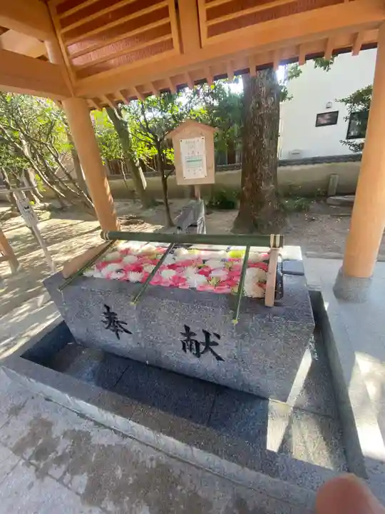 現人神社の手水舎