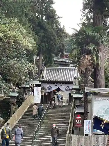 宝山寺の山門