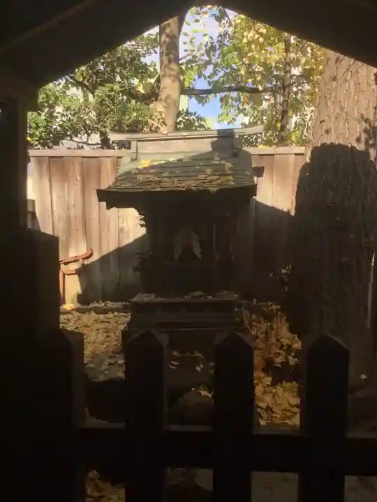 神明社の末社・摂社