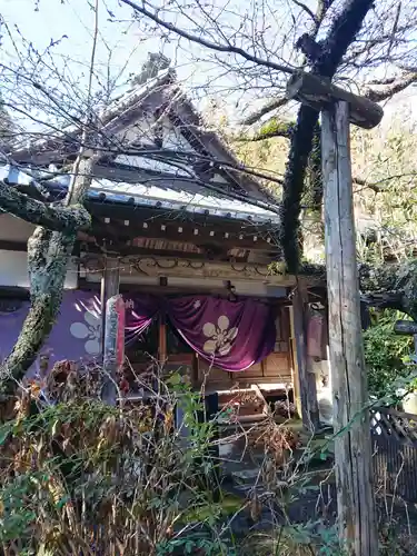 覚林房の本殿・本堂