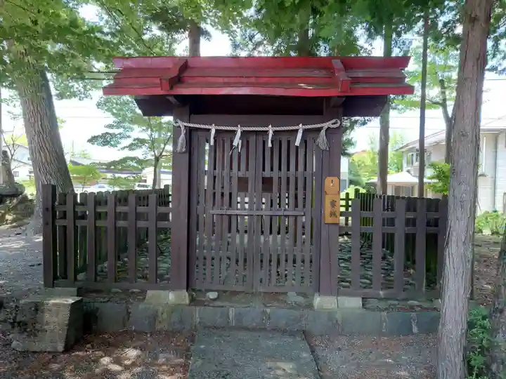 北東本宮小室浅間神社の末社・摂社