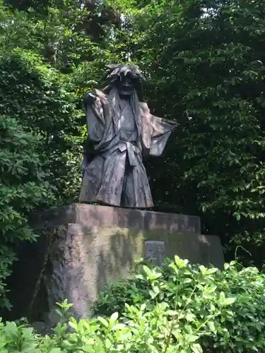 寒川神社の像