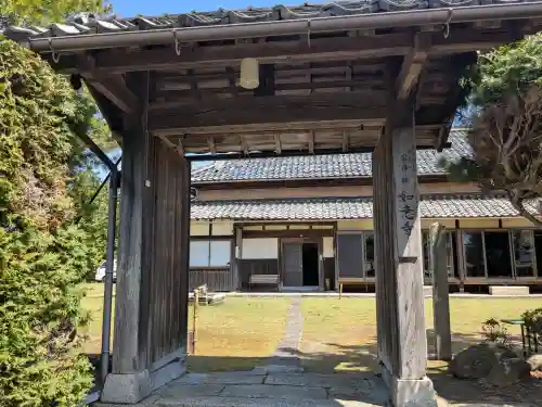 如意寺の{uncategorized: "未分類", other: "その他", undefined: "問題あり", building: "その他建物", grave: "お墓", sacred_gate: "鳥居", guardian: "狛犬", statue: "像", buddha: "仏像", history: "歴史", nature: "自然", garden: "庭園", animal: "動物", pagoda: "塔", temizu: "手水舎", mountain_gate: "山門・神門", sanctuary: "本殿・本堂", subordinate: "末社・摂社", art: "芸術", scenery: "景色", jizo: "地蔵", ema: "絵馬", goshuin: "御朱印", omikuji: "おみくじ", items: "授与品その他", amulet: "お守り", goshuincho: "御朱印帳", eats: "食事", festival: "お祭り", votive_dance: "神楽", shichigosan: "七五三参", wedding: "結婚式", experience: "体験その他", initially: "初詣", around: "周辺", anti_infection: "感染症対策"}