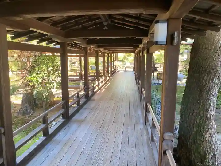 大覚寺の{uncategorized: "未分類", other: "その他", undefined: "問題あり", building: "その他建物", grave: "お墓", sacred_gate: "鳥居", guardian: "狛犬", statue: "像", buddha: "仏像", history: "歴史", nature: "自然", garden: "庭園", animal: "動物", pagoda: "塔", temizu: "手水舎", mountain_gate: "山門・神門", sanctuary: "本殿・本堂", subordinate: "末社・摂社", art: "芸術", scenery: "景色", jizo: "地蔵", ema: "絵馬", goshuin: "御朱印", omikuji: "おみくじ", items: "授与品その他", amulet: "お守り", goshuincho: "御朱印帳", eats: "食事", festival: "お祭り", votive_dance: "神楽", shichigosan: "七五三参", wedding: "結婚式", experience: "体験その他", initially: "初詣", around: "周辺", anti_infection: "感染症対策"}