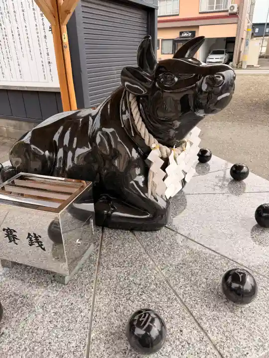 三皇熊野神社里宮の{uncategorized: "未分類", other: "その他", undefined: "問題あり", building: "その他建物", grave: "お墓", sacred_gate: "鳥居", guardian: "狛犬", statue: "像", buddha: "仏像", history: "歴史", nature: "自然", garden: "庭園", animal: "動物", pagoda: "塔", temizu: "手水舎", mountain_gate: "山門・神門", sanctuary: "本殿・本堂", subordinate: "末社・摂社", art: "芸術", scenery: "景色", jizo: "地蔵", ema: "絵馬", goshuin: "御朱印", omikuji: "おみくじ", items: "授与品その他", amulet: "お守り", goshuincho: "御朱印帳", eats: "食事", festival: "お祭り", votive_dance: "神楽", shichigosan: "七五三参", wedding: "結婚式", experience: "体験その他", initially: "初詣", around: "周辺", anti_infection: "感染症対策"}