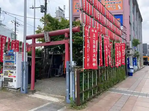 小平駅前稲荷神社の鳥居