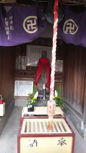 源兵衛子育地蔵尊の本殿・本堂