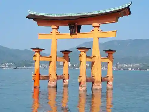 厳島神社の鳥居