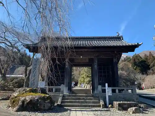 宝積山光前寺の山門