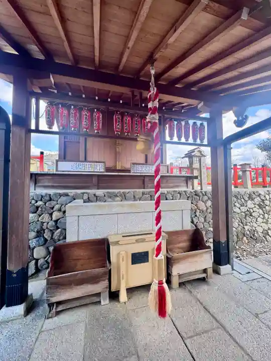 車折神社の{uncategorized: "未分類", other: "その他", undefined: "問題あり", building: "その他建物", grave: "お墓", sacred_gate: "鳥居", guardian: "狛犬", statue: "像", buddha: "仏像", history: "歴史", nature: "自然", garden: "庭園", animal: "動物", pagoda: "塔", temizu: "手水舎", mountain_gate: "山門・神門", sanctuary: "本殿・本堂", subordinate: "末社・摂社", art: "芸術", scenery: "景色", jizo: "地蔵", ema: "絵馬", goshuin: "御朱印", omikuji: "おみくじ", items: "授与品その他", amulet: "お守り", goshuincho: "御朱印帳", eats: "食事", festival: "お祭り", votive_dance: "神楽", shichigosan: "七五三参", wedding: "結婚式", experience: "体験その他", initially: "初詣", around: "周辺", anti_infection: "感染症対策"}