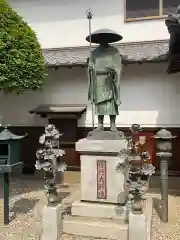 八正寺の像