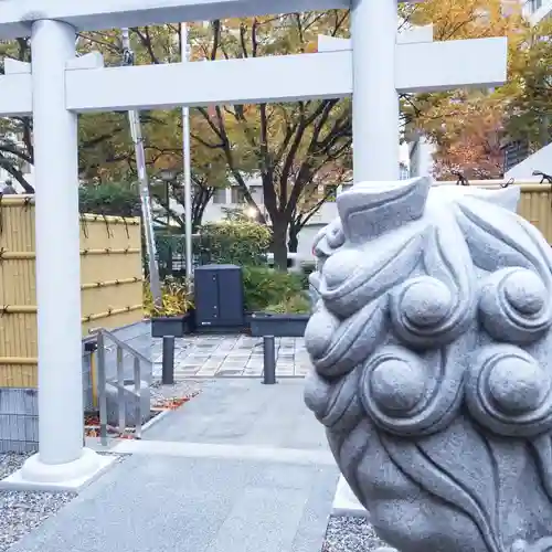 北青山秋葉神社(稲荷神社)の狛犬