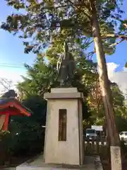 多治速比売神社の像