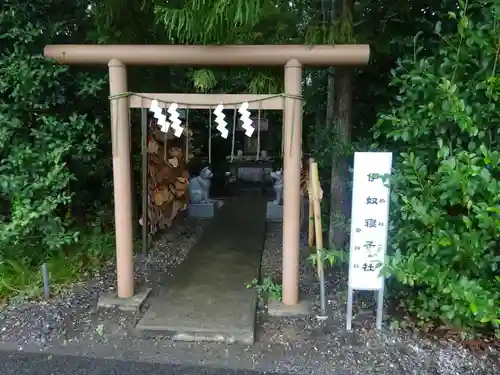 座間神社の鳥居