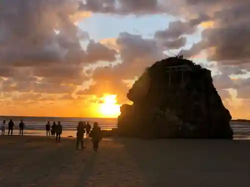 稲佐の浜　弁天島の景色