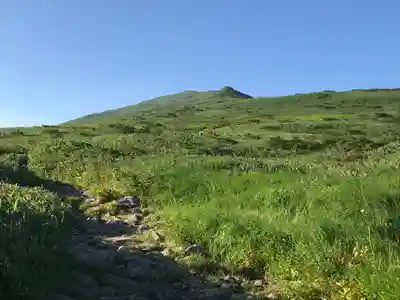 月山神社本宮の周辺