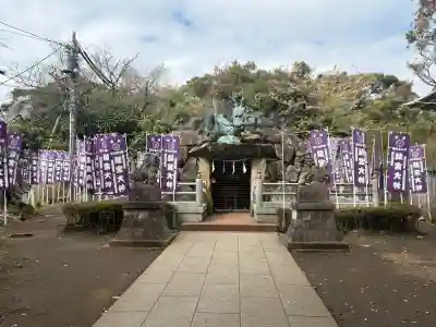龍宮（江島神社）の{uncategorized: "未分類", other: "その他", undefined: "問題あり", building: "その他建物", grave: "お墓", sacred_gate: "鳥居", guardian: "狛犬", statue: "像", buddha: "仏像", history: "歴史", nature: "自然", garden: "庭園", animal: "動物", pagoda: "塔", temizu: "手水舎", mountain_gate: "山門・神門", sanctuary: "本殿・本堂", subordinate: "末社・摂社", art: "芸術", scenery: "景色", jizo: "地蔵", ema: "絵馬", goshuin: "御朱印", omikuji: "おみくじ", items: "授与品その他", amulet: "お守り", goshuincho: "御朱印帳", eats: "食事", festival: "お祭り", votive_dance: "神楽", shichigosan: "七五三参", wedding: "結婚式", experience: "体験その他", initially: "初詣", around: "周辺", anti_infection: "感染症対策"}