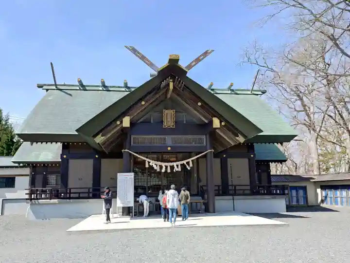 千歳神社の{uncategorized: "未分類", other: "その他", undefined: "問題あり", building: "その他建物", grave: "お墓", sacred_gate: "鳥居", guardian: "狛犬", statue: "像", buddha: "仏像", history: "歴史", nature: "自然", garden: "庭園", animal: "動物", pagoda: "塔", temizu: "手水舎", mountain_gate: "山門・神門", sanctuary: "本殿・本堂", subordinate: "末社・摂社", art: "芸術", scenery: "景色", jizo: "地蔵", ema: "絵馬", goshuin: "御朱印", omikuji: "おみくじ", items: "授与品その他", amulet: "お守り", goshuincho: "御朱印帳", eats: "食事", festival: "お祭り", votive_dance: "神楽", shichigosan: "七五三参", wedding: "結婚式", experience: "体験その他", initially: "初詣", around: "周辺", anti_infection: "感染症対策"}