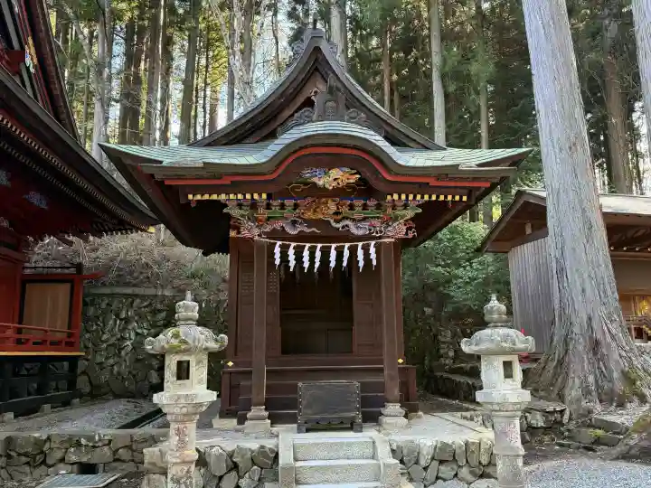 三峯神社の{uncategorized: "未分類", other: "その他", undefined: "問題あり", building: "その他建物", grave: "お墓", sacred_gate: "鳥居", guardian: "狛犬", statue: "像", buddha: "仏像", history: "歴史", nature: "自然", garden: "庭園", animal: "動物", pagoda: "塔", temizu: "手水舎", mountain_gate: "山門・神門", sanctuary: "本殿・本堂", subordinate: "末社・摂社", art: "芸術", scenery: "景色", jizo: "地蔵", ema: "絵馬", goshuin: "御朱印", omikuji: "おみくじ", items: "授与品その他", amulet: "お守り", goshuincho: "御朱印帳", eats: "食事", festival: "お祭り", votive_dance: "神楽", shichigosan: "七五三参", wedding: "結婚式", experience: "体験その他", initially: "初詣", around: "周辺", anti_infection: "感染症対策"}
