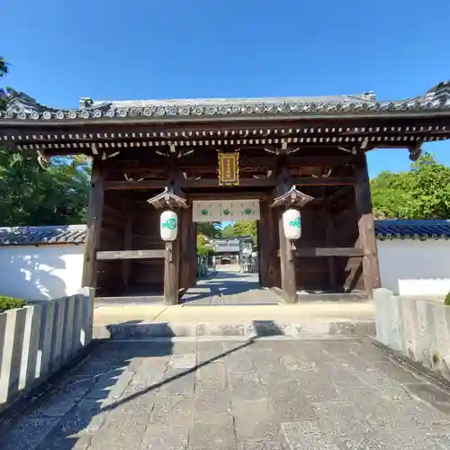 多田神社の山門