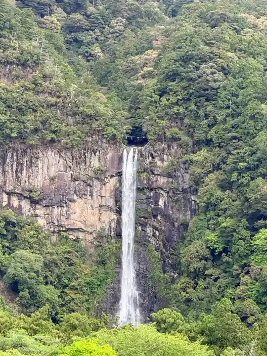 青岸渡寺の{uncategorized: "未分類", other: "その他", undefined: "問題あり", building: "その他建物", grave: "お墓", sacred_gate: "鳥居", guardian: "狛犬", statue: "像", buddha: "仏像", history: "歴史", nature: "自然", garden: "庭園", animal: "動物", pagoda: "塔", temizu: "手水舎", mountain_gate: "山門・神門", sanctuary: "本殿・本堂", subordinate: "末社・摂社", art: "芸術", scenery: "景色", jizo: "地蔵", ema: "絵馬", goshuin: "御朱印", omikuji: "おみくじ", items: "授与品その他", amulet: "お守り", goshuincho: "御朱印帳", eats: "食事", festival: "お祭り", votive_dance: "神楽", shichigosan: "七五三参", wedding: "結婚式", experience: "体験その他", initially: "初詣", around: "周辺", anti_infection: "感染症対策"}