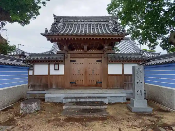 本山寺の山門・神門