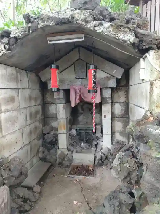 明王院(満願寺別院)の末社・摂社