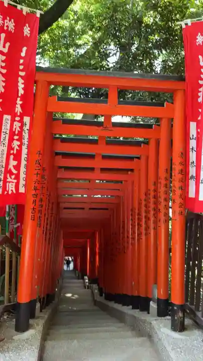 山王稲荷神社(日枝神社末社)の{uncategorized: "未分類", other: "その他", undefined: "問題あり", building: "その他建物", grave: "お墓", sacred_gate: "鳥居", guardian: "狛犬", statue: "像", buddha: "仏像", history: "歴史", nature: "自然", garden: "庭園", animal: "動物", pagoda: "塔", temizu: "手水舎", mountain_gate: "山門・神門", sanctuary: "本殿・本堂", subordinate: "末社・摂社", art: "芸術", scenery: "景色", jizo: "地蔵", ema: "絵馬", goshuin: "御朱印", omikuji: "おみくじ", items: "授与品その他", amulet: "お守り", goshuincho: "御朱印帳", eats: "食事", festival: "お祭り", votive_dance: "神楽", shichigosan: "七五三参", wedding: "結婚式", experience: "体験その他", initially: "初詣", around: "周辺", anti_infection: "感染症対策"}