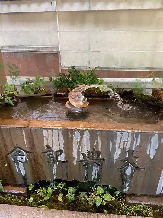 小野照崎神社の手水舎