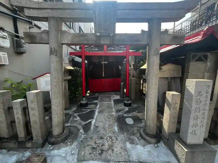 玉菊稲荷神社の{uncategorized: "未分類", other: "その他", undefined: "問題あり", building: "その他建物", grave: "お墓", sacred_gate: "鳥居", guardian: "狛犬", statue: "像", buddha: "仏像", history: "歴史", nature: "自然", garden: "庭園", animal: "動物", pagoda: "塔", temizu: "手水舎", mountain_gate: "山門・神門", sanctuary: "本殿・本堂", subordinate: "末社・摂社", art: "芸術", scenery: "景色", jizo: "地蔵", ema: "絵馬", goshuin: "御朱印", omikuji: "おみくじ", items: "授与品その他", amulet: "お守り", goshuincho: "御朱印帳", eats: "食事", festival: "お祭り", votive_dance: "神楽", shichigosan: "七五三参", wedding: "結婚式", experience: "体験その他", initially: "初詣", around: "周辺", anti_infection: "感染症対策"}