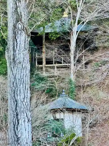 秩父札所三十二番　法性寺の{uncategorized: "未分類", other: "その他", undefined: "問題あり", building: "その他建物", grave: "お墓", sacred_gate: "鳥居", guardian: "狛犬", statue: "像", buddha: "仏像", history: "歴史", nature: "自然", garden: "庭園", animal: "動物", pagoda: "塔", temizu: "手水舎", mountain_gate: "山門・神門", sanctuary: "本殿・本堂", subordinate: "末社・摂社", art: "芸術", scenery: "景色", jizo: "地蔵", ema: "絵馬", goshuin: "御朱印", omikuji: "おみくじ", items: "授与品その他", amulet: "お守り", goshuincho: "御朱印帳", eats: "食事", festival: "お祭り", votive_dance: "神楽", shichigosan: "七五三参", wedding: "結婚式", experience: "体験その他", initially: "初詣", around: "周辺", anti_infection: "感染症対策"}