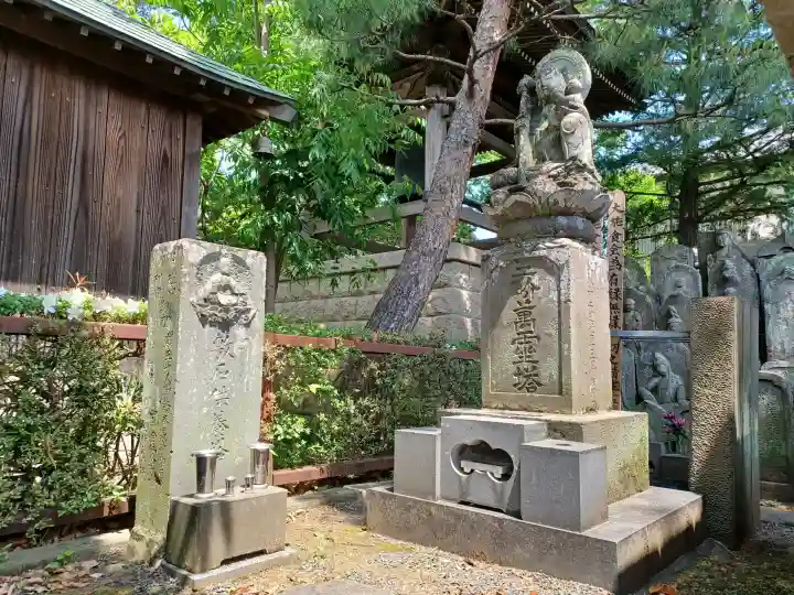 大仙寺の{uncategorized: "未分類", other: "その他", undefined: "問題あり", building: "その他建物", grave: "お墓", sacred_gate: "鳥居", guardian: "狛犬", statue: "像", buddha: "仏像", history: "歴史", nature: "自然", garden: "庭園", animal: "動物", pagoda: "塔", temizu: "手水舎", mountain_gate: "山門・神門", sanctuary: "本殿・本堂", subordinate: "末社・摂社", art: "芸術", scenery: "景色", jizo: "地蔵", ema: "絵馬", goshuin: "御朱印", omikuji: "おみくじ", items: "授与品その他", amulet: "お守り", goshuincho: "御朱印帳", eats: "食事", festival: "お祭り", votive_dance: "神楽", shichigosan: "七五三参", wedding: "結婚式", experience: "体験その他", initially: "初詣", around: "周辺", anti_infection: "感染症対策"}