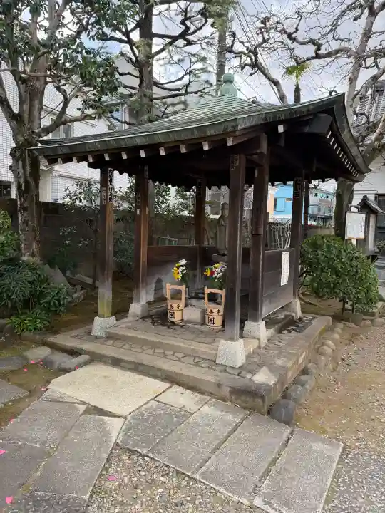 法善寺の{uncategorized: "未分類", other: "その他", undefined: "問題あり", building: "その他建物", grave: "お墓", sacred_gate: "鳥居", guardian: "狛犬", statue: "像", buddha: "仏像", history: "歴史", nature: "自然", garden: "庭園", animal: "動物", pagoda: "塔", temizu: "手水舎", mountain_gate: "山門・神門", sanctuary: "本殿・本堂", subordinate: "末社・摂社", art: "芸術", scenery: "景色", jizo: "地蔵", ema: "絵馬", goshuin: "御朱印", omikuji: "おみくじ", items: "授与品その他", amulet: "お守り", goshuincho: "御朱印帳", eats: "食事", festival: "お祭り", votive_dance: "神楽", shichigosan: "七五三参", wedding: "結婚式", experience: "体験その他", initially: "初詣", around: "周辺", anti_infection: "感染症対策"}