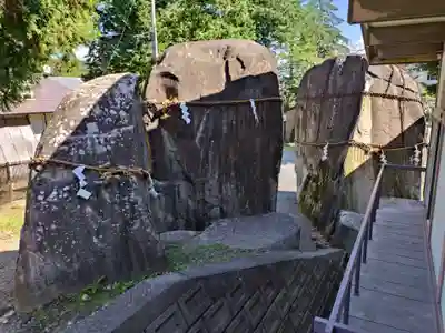 三ツ石神社(岩手県)