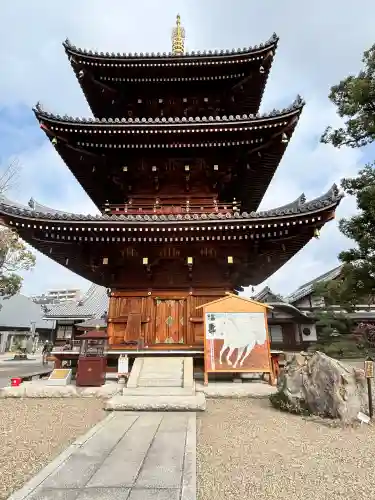 法楽寺の{uncategorized: "未分類", other: "その他", undefined: "問題あり", building: "その他建物", grave: "お墓", sacred_gate: "鳥居", guardian: "狛犬", statue: "像", buddha: "仏像", history: "歴史", nature: "自然", garden: "庭園", animal: "動物", pagoda: "塔", temizu: "手水舎", mountain_gate: "山門・神門", sanctuary: "本殿・本堂", subordinate: "末社・摂社", art: "芸術", scenery: "景色", jizo: "地蔵", ema: "絵馬", goshuin: "御朱印", omikuji: "おみくじ", items: "授与品その他", amulet: "お守り", goshuincho: "御朱印帳", eats: "食事", festival: "お祭り", votive_dance: "神楽", shichigosan: "七五三参", wedding: "結婚式", experience: "体験その他", initially: "初詣", around: "周辺", anti_infection: "感染症対策"}