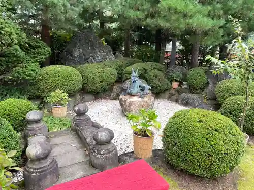 里之宮 湯殿山神社の庭園