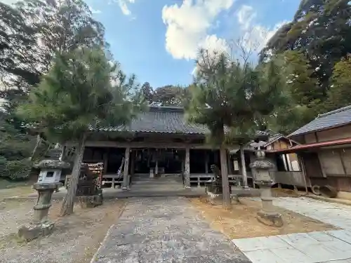 糸島市宇美八幡宮の{uncategorized: "未分類", other: "その他", undefined: "問題あり", building: "その他建物", grave: "お墓", sacred_gate: "鳥居", guardian: "狛犬", statue: "像", buddha: "仏像", history: "歴史", nature: "自然", garden: "庭園", animal: "動物", pagoda: "塔", temizu: "手水舎", mountain_gate: "山門・神門", sanctuary: "本殿・本堂", subordinate: "末社・摂社", art: "芸術", scenery: "景色", jizo: "地蔵", ema: "絵馬", goshuin: "御朱印", omikuji: "おみくじ", items: "授与品その他", amulet: "お守り", goshuincho: "御朱印帳", eats: "食事", festival: "お祭り", votive_dance: "神楽", shichigosan: "七五三参", wedding: "結婚式", experience: "体験その他", initially: "初詣", around: "周辺", anti_infection: "感染症対策"}