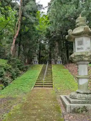 石部神社の{uncategorized: "未分類", other: "その他", undefined: "問題あり", building: "その他建物", grave: "お墓", sacred_gate: "鳥居", guardian: "狛犬", statue: "像", buddha: "仏像", history: "歴史", nature: "自然", garden: "庭園", animal: "動物", pagoda: "塔", temizu: "手水舎", mountain_gate: "山門・神門", sanctuary: "本殿・本堂", subordinate: "末社・摂社", art: "芸術", scenery: "景色", jizo: "地蔵", ema: "絵馬", goshuin: "御朱印", omikuji: "おみくじ", items: "授与品その他", amulet: "お守り", goshuincho: "御朱印帳", eats: "食事", festival: "お祭り", votive_dance: "神楽", shichigosan: "七五三参", wedding: "結婚式", experience: "体験その他", initially: "初詣", around: "周辺", anti_infection: "感染症対策"}