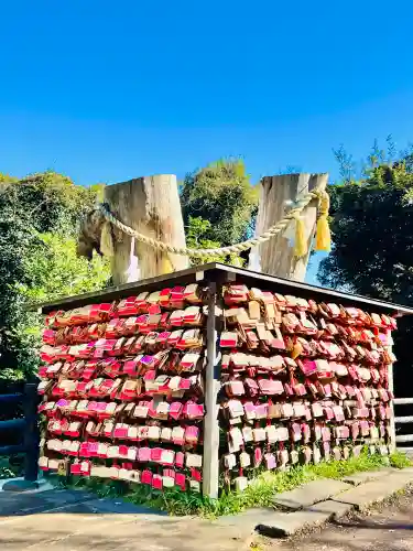 江島神社の{uncategorized: "未分類", other: "その他", undefined: "問題あり", building: "その他建物", grave: "お墓", sacred_gate: "鳥居", guardian: "狛犬", statue: "像", buddha: "仏像", history: "歴史", nature: "自然", garden: "庭園", animal: "動物", pagoda: "塔", temizu: "手水舎", mountain_gate: "山門・神門", sanctuary: "本殿・本堂", subordinate: "末社・摂社", art: "芸術", scenery: "景色", jizo: "地蔵", ema: "絵馬", goshuin: "御朱印", omikuji: "おみくじ", items: "授与品その他", amulet: "お守り", goshuincho: "御朱印帳", eats: "食事", festival: "お祭り", votive_dance: "神楽", shichigosan: "七五三参", wedding: "結婚式", experience: "体験その他", initially: "初詣", around: "周辺", anti_infection: "感染症対策"}