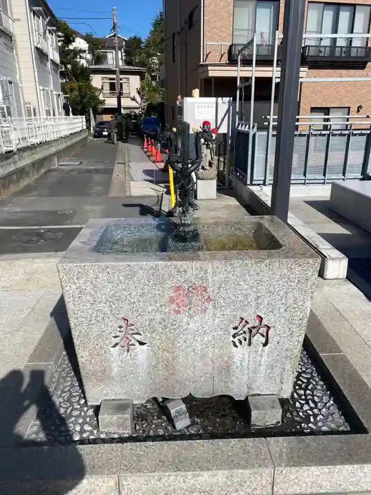 成田山横浜別院延命院の手水舎