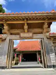 普天満山神宮寺の山門