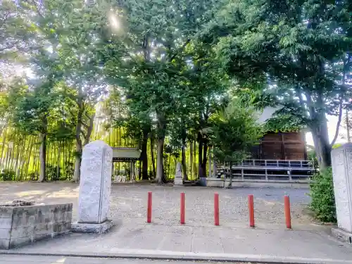 諏訪神社の{uncategorized: "未分類", other: "その他", undefined: "問題あり", building: "その他建物", grave: "お墓", sacred_gate: "鳥居", guardian: "狛犬", statue: "像", buddha: "仏像", history: "歴史", nature: "自然", garden: "庭園", animal: "動物", pagoda: "塔", temizu: "手水舎", mountain_gate: "山門・神門", sanctuary: "本殿・本堂", subordinate: "末社・摂社", art: "芸術", scenery: "景色", jizo: "地蔵", ema: "絵馬", goshuin: "御朱印", omikuji: "おみくじ", items: "授与品その他", amulet: "お守り", goshuincho: "御朱印帳", eats: "食事", festival: "お祭り", votive_dance: "神楽", shichigosan: "七五三参", wedding: "結婚式", experience: "体験その他", initially: "初詣", around: "周辺", anti_infection: "感染症対策"}