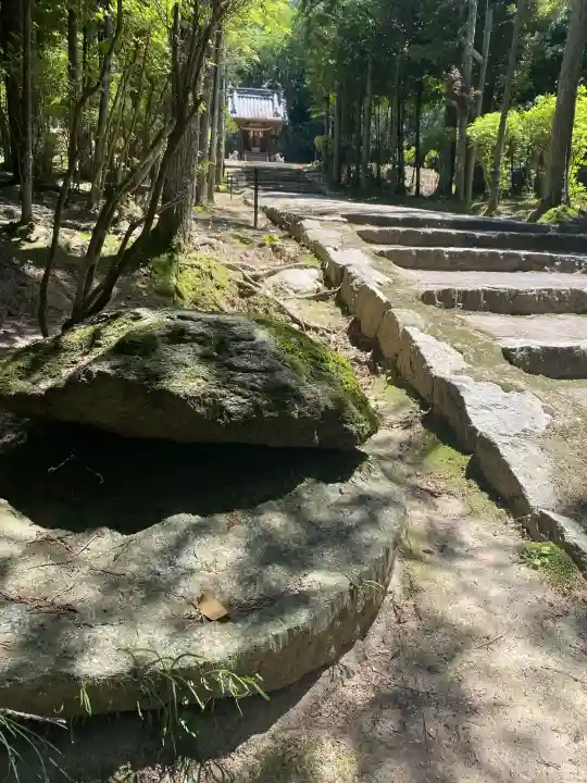 向日神社の{uncategorized: "未分類", other: "その他", undefined: "問題あり", building: "その他建物", grave: "お墓", sacred_gate: "鳥居", guardian: "狛犬", statue: "像", buddha: "仏像", history: "歴史", nature: "自然", garden: "庭園", animal: "動物", pagoda: "塔", temizu: "手水舎", mountain_gate: "山門・神門", sanctuary: "本殿・本堂", subordinate: "末社・摂社", art: "芸術", scenery: "景色", jizo: "地蔵", ema: "絵馬", goshuin: "御朱印", omikuji: "おみくじ", items: "授与品その他", amulet: "お守り", goshuincho: "御朱印帳", eats: "食事", festival: "お祭り", votive_dance: "神楽", shichigosan: "七五三参", wedding: "結婚式", experience: "体験その他", initially: "初詣", around: "周辺", anti_infection: "感染症対策"}