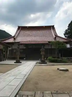 瑠璃光山泉龍寺の本殿・本堂