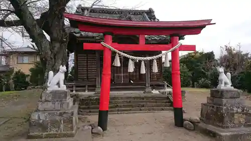 南新波稲荷神社の鳥居