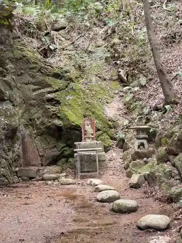 星田妙見宮の{uncategorized: "未分類", other: "その他", undefined: "問題あり", building: "その他建物", grave: "お墓", sacred_gate: "鳥居", guardian: "狛犬", statue: "像", buddha: "仏像", history: "歴史", nature: "自然", garden: "庭園", animal: "動物", pagoda: "塔", temizu: "手水舎", mountain_gate: "山門・神門", sanctuary: "本殿・本堂", subordinate: "末社・摂社", art: "芸術", scenery: "景色", jizo: "地蔵", ema: "絵馬", goshuin: "御朱印", omikuji: "おみくじ", items: "授与品その他", amulet: "お守り", goshuincho: "御朱印帳", eats: "食事", festival: "お祭り", votive_dance: "神楽", shichigosan: "七五三参", wedding: "結婚式", experience: "体験その他", initially: "初詣", around: "周辺", anti_infection: "感染症対策"}